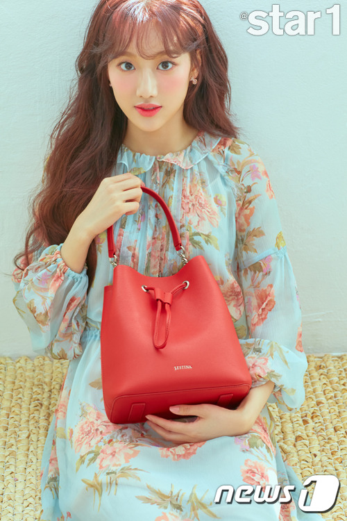 에이프릴 나은, 제이에스티나 화보 공개…로즈데이 강추