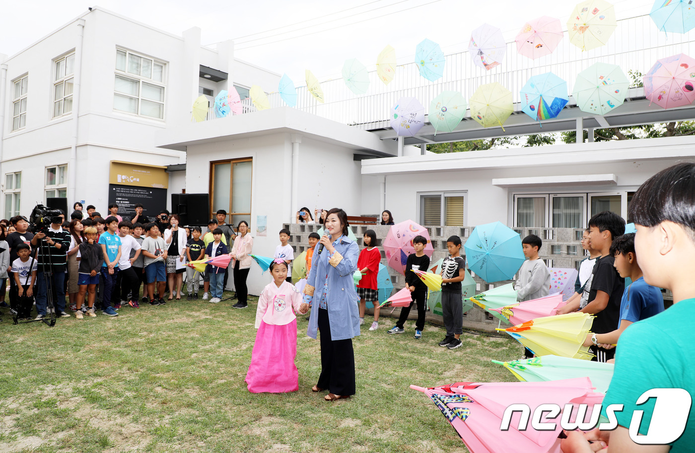 동네 사랑방 기증자 뜻 반세기 만에…제주북초 김영수 도서관