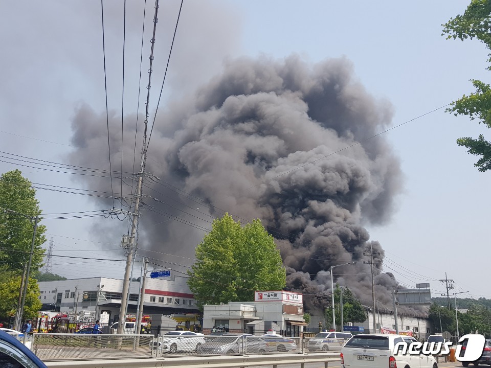 충주 서울식품 생산동 불…인명피해는 없어