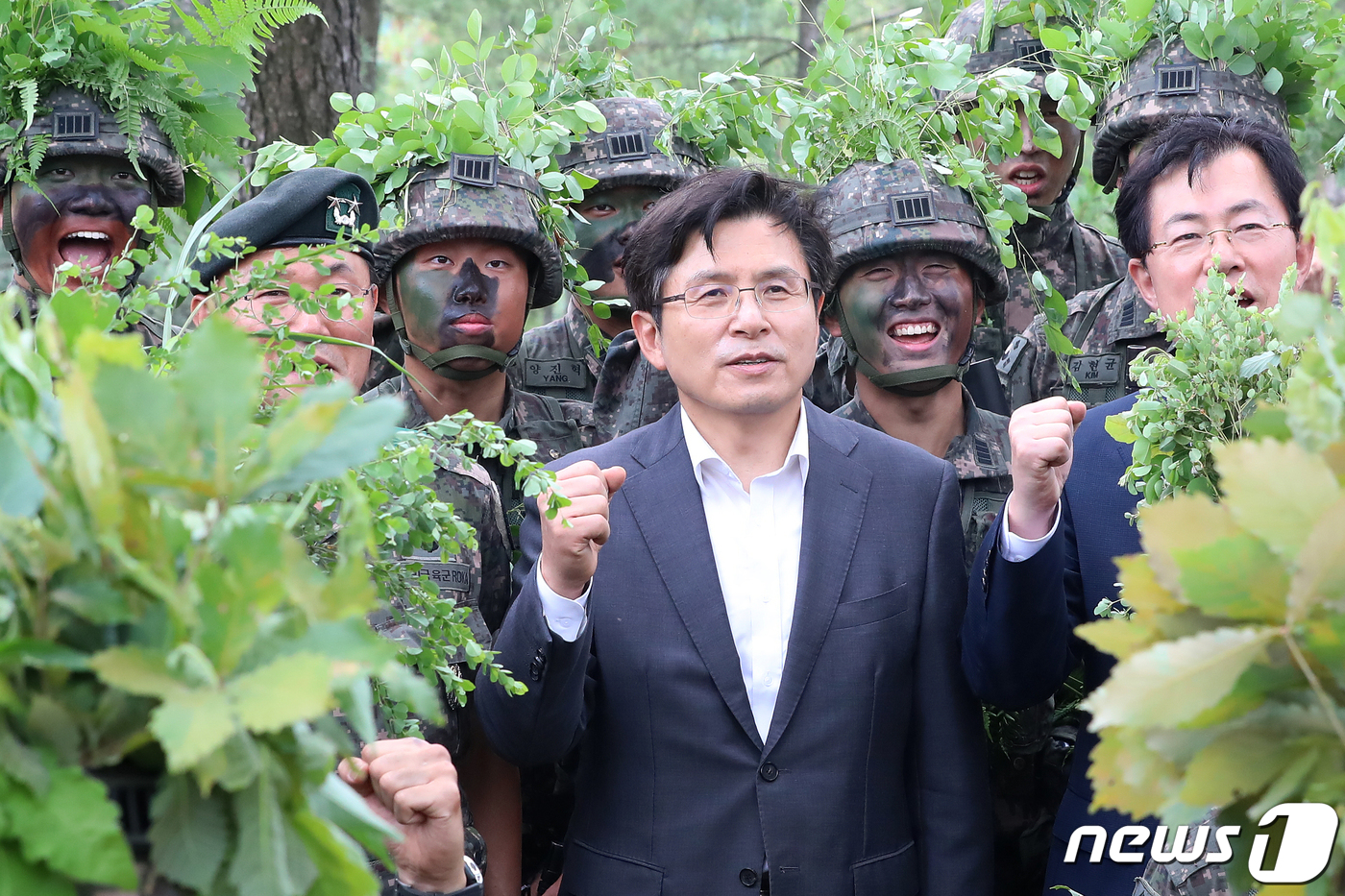 황교안 대표, 육군3사관생도와 기념사진