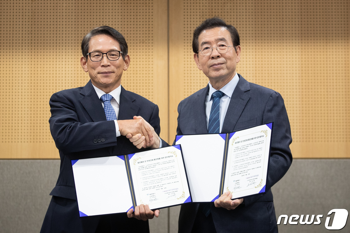 한국전시주최자협회장과 손 맞잡은 박원순 시장 제로페이 활성화