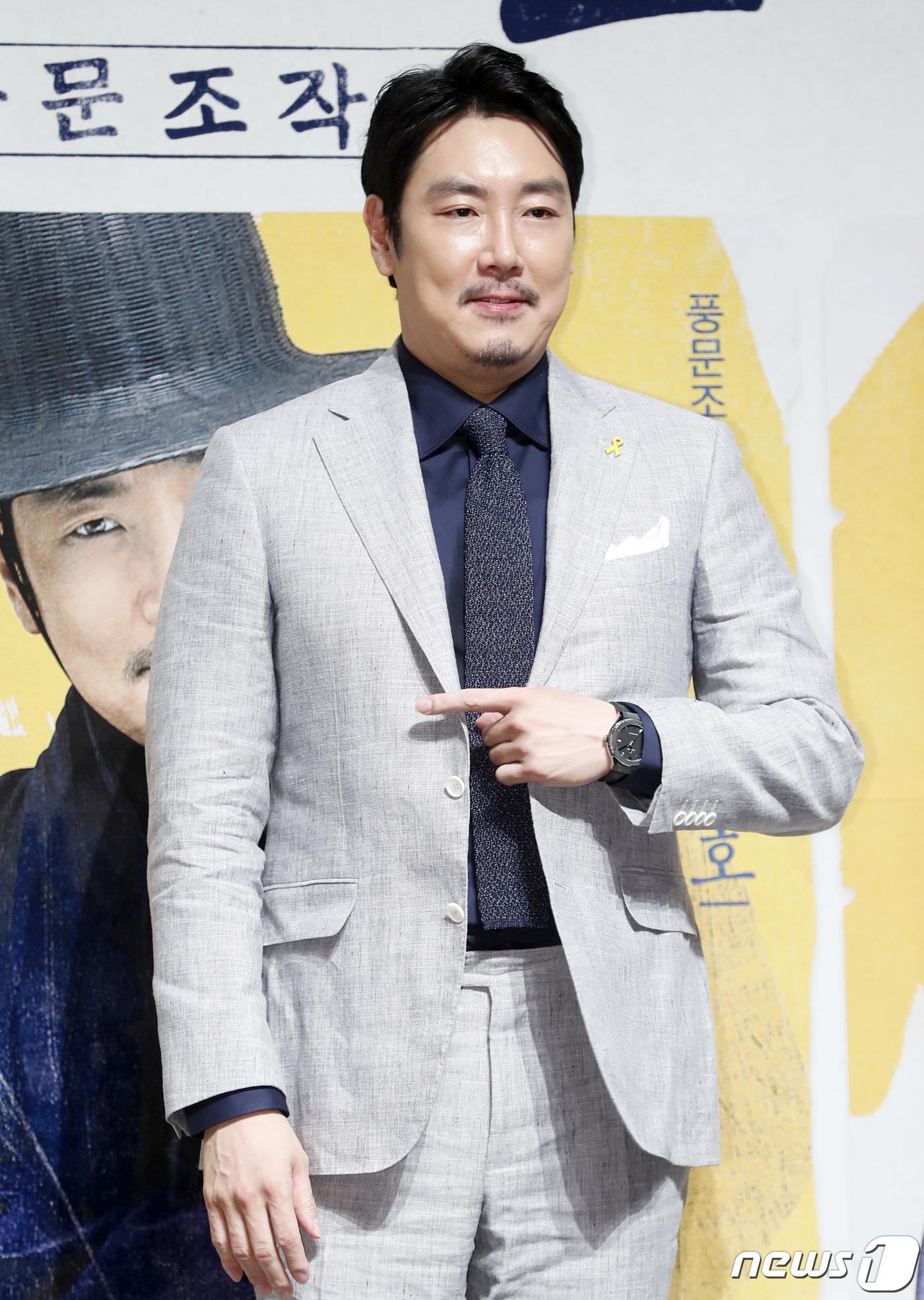 퍼펙트맨 조진웅 흥 내는 연기 어려워…의상·헤어 도움