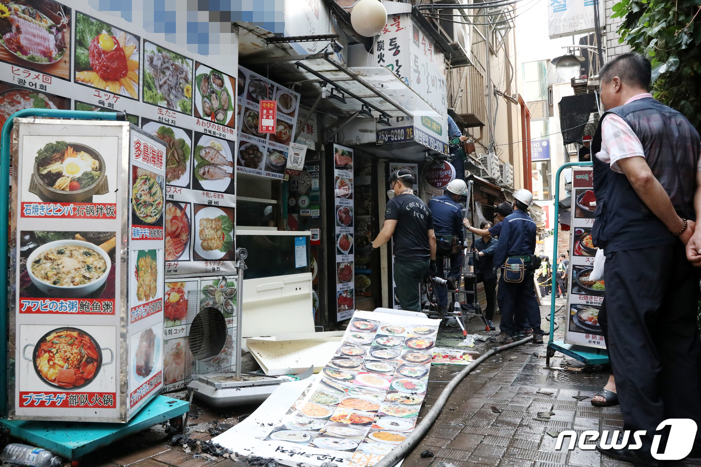 서울 명동 식당 건물에서 불…1명 부상