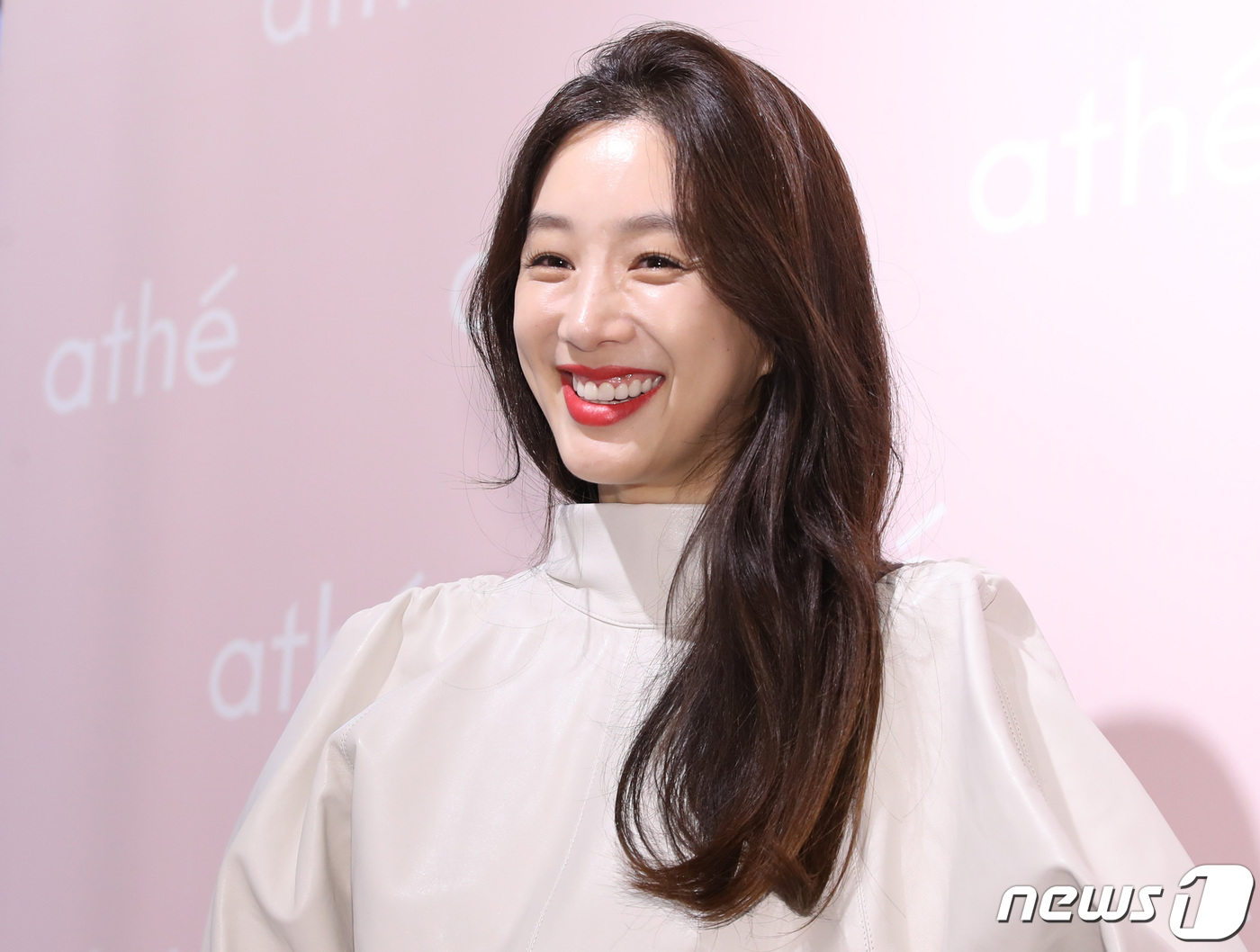 정려원, 건치 미인