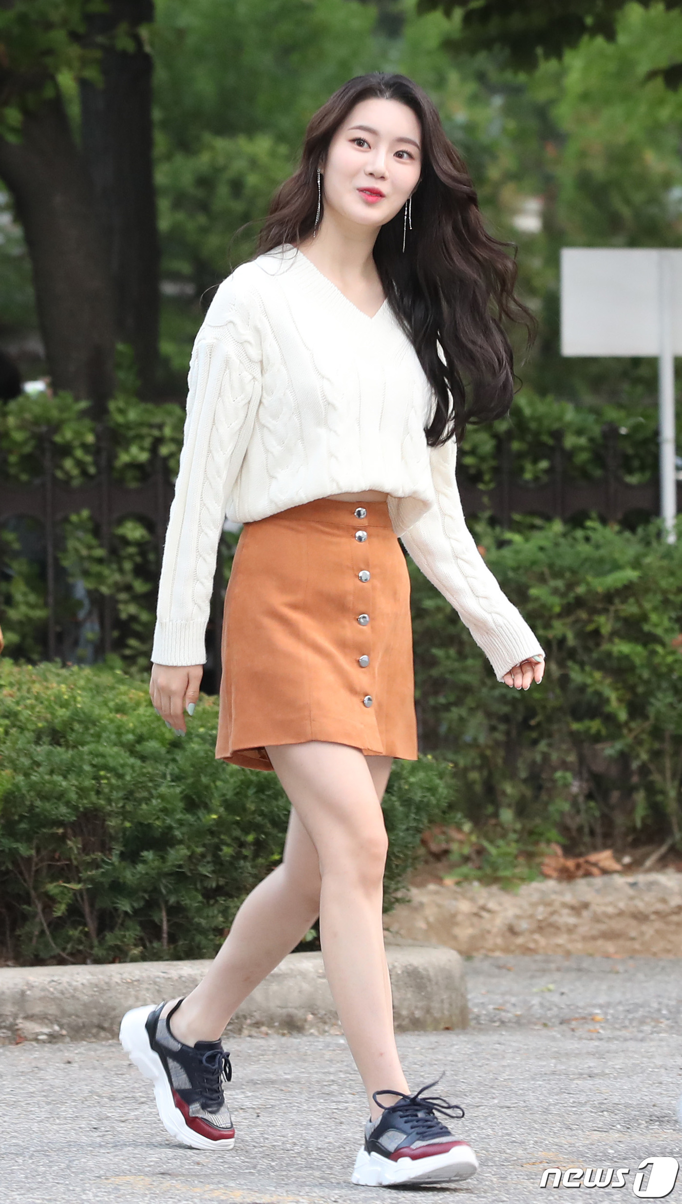 퍼플백 민이, 출근길 예쁨 흩날리며