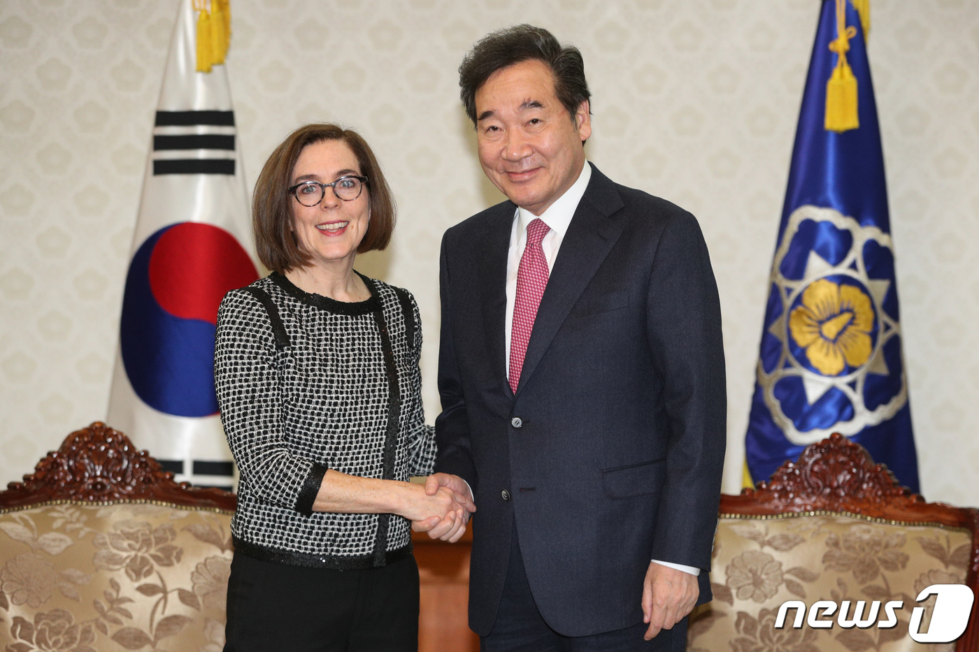 기념촬영하는 이낙연 국무총리-케이트 오리건 주지사