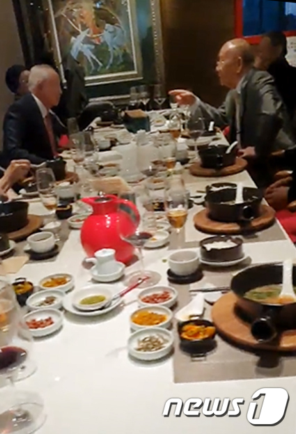전두환, 강남 고급식당서 오찬…12·12 사태 기념?