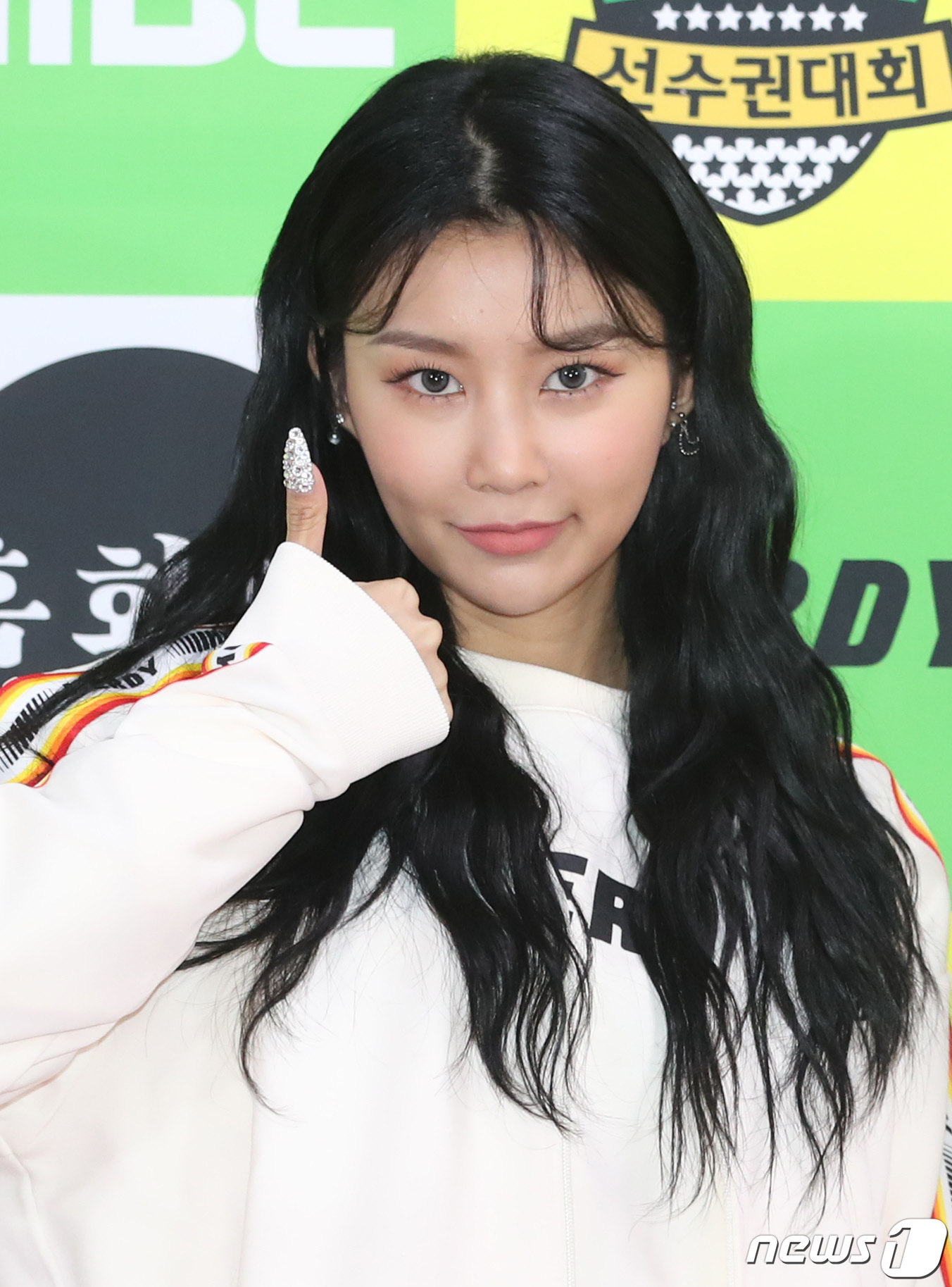 모모랜드 혜빈, 긴 웨이브 헤어 변신