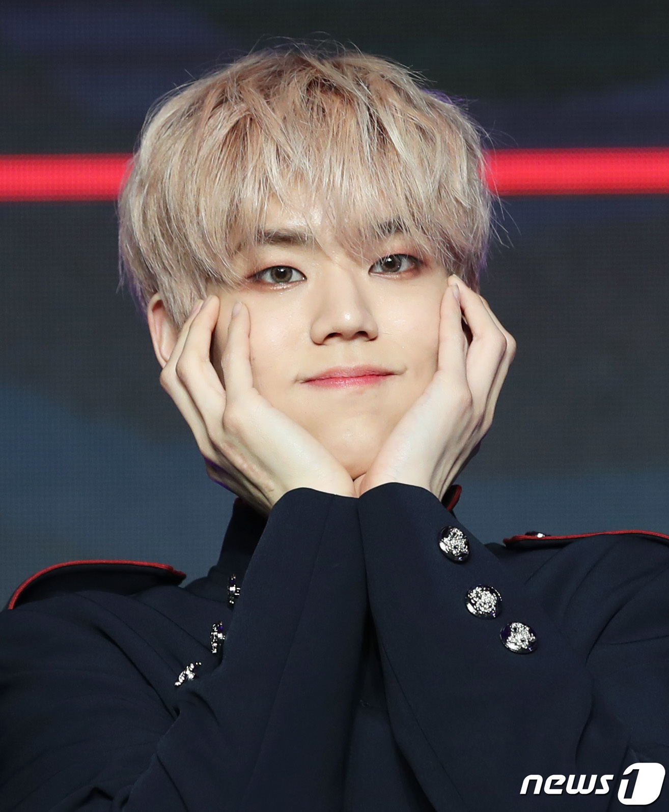라온, 이엔오아이 빛나는 리더
