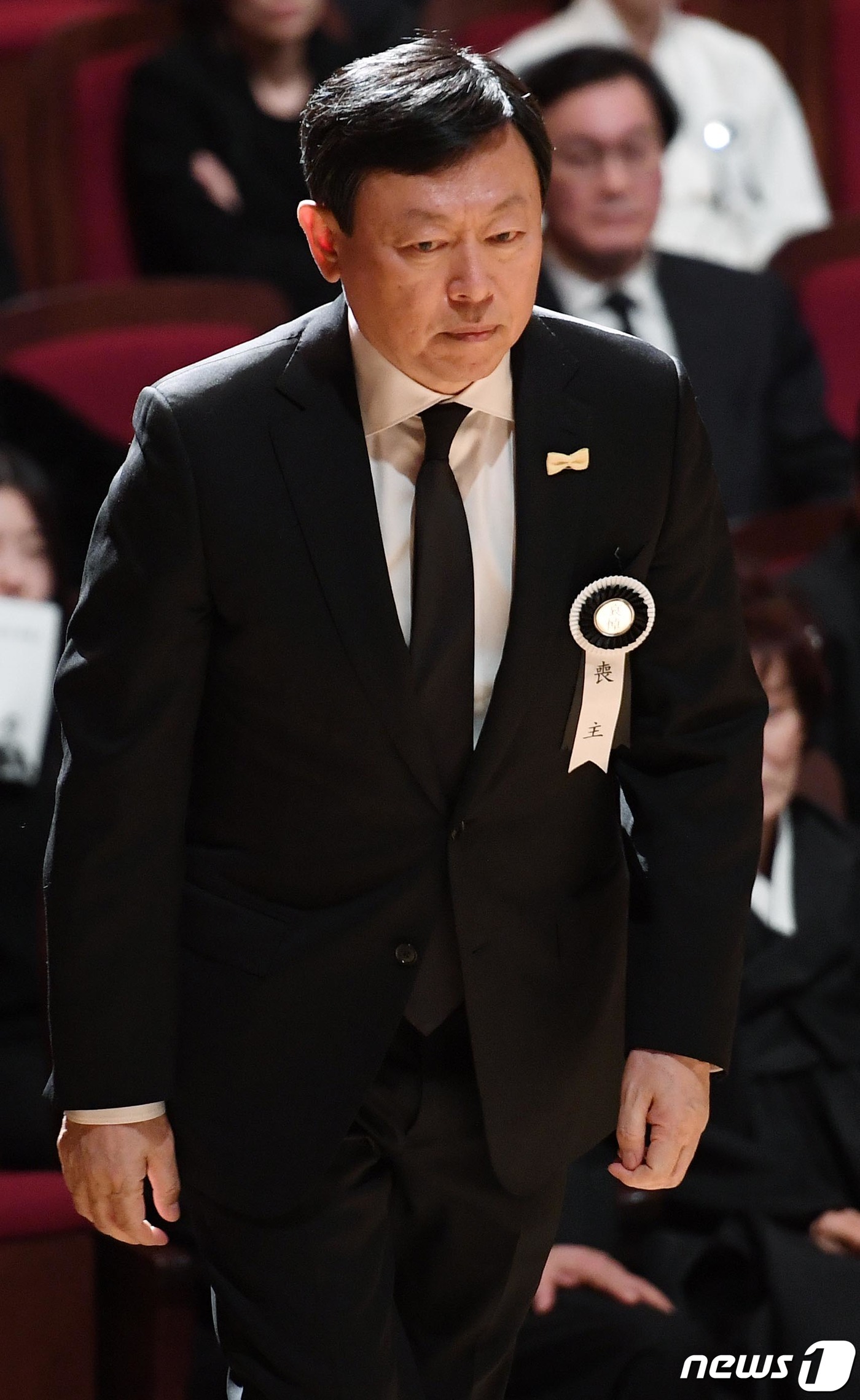 제단 향하는 신동빈 롯데그룹 회장
