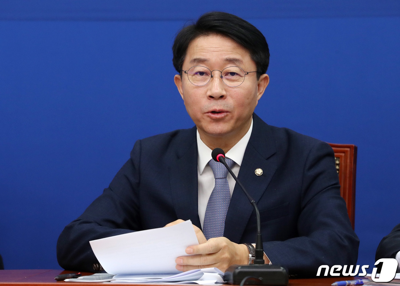 발언하는 조정식 정책위의장