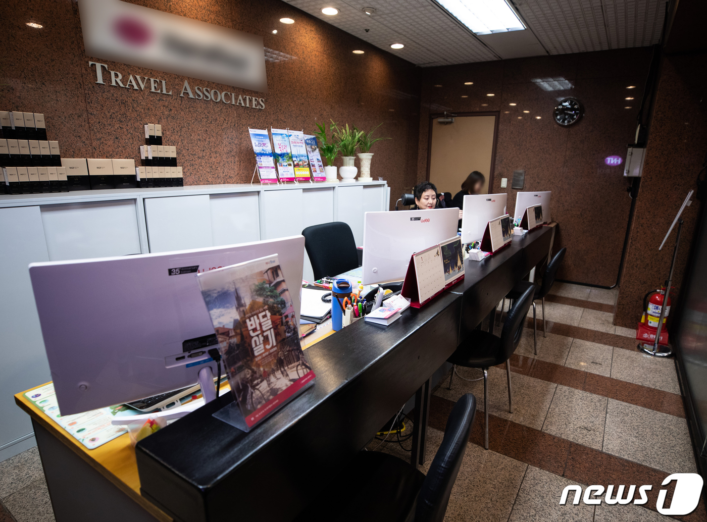우한 폐렴 여파... 한산한 여행사
