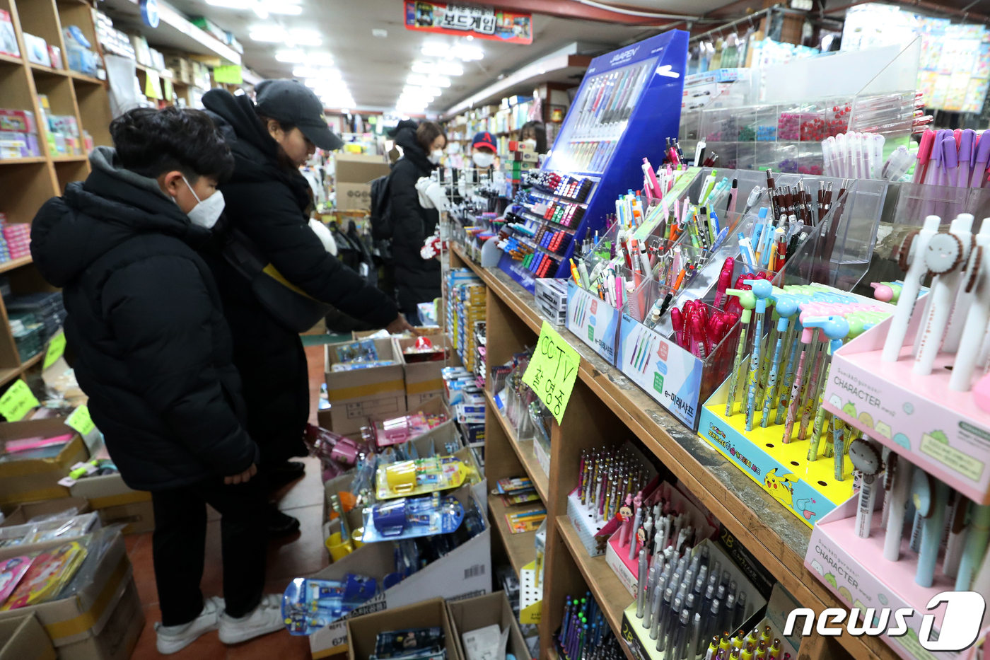다가온 새학기 학용품 고르기