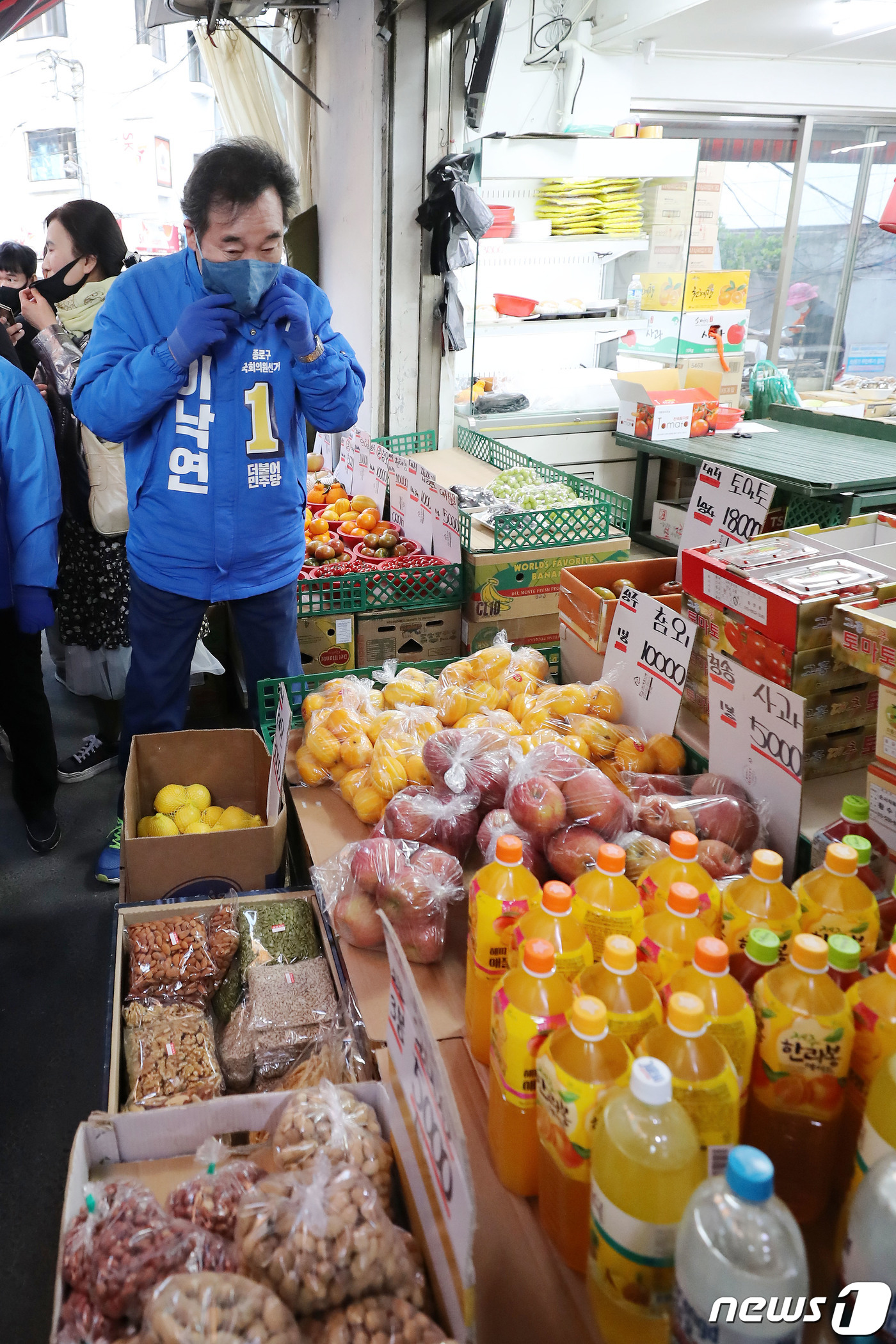 창신골목시장 찾은 이낙연 후보