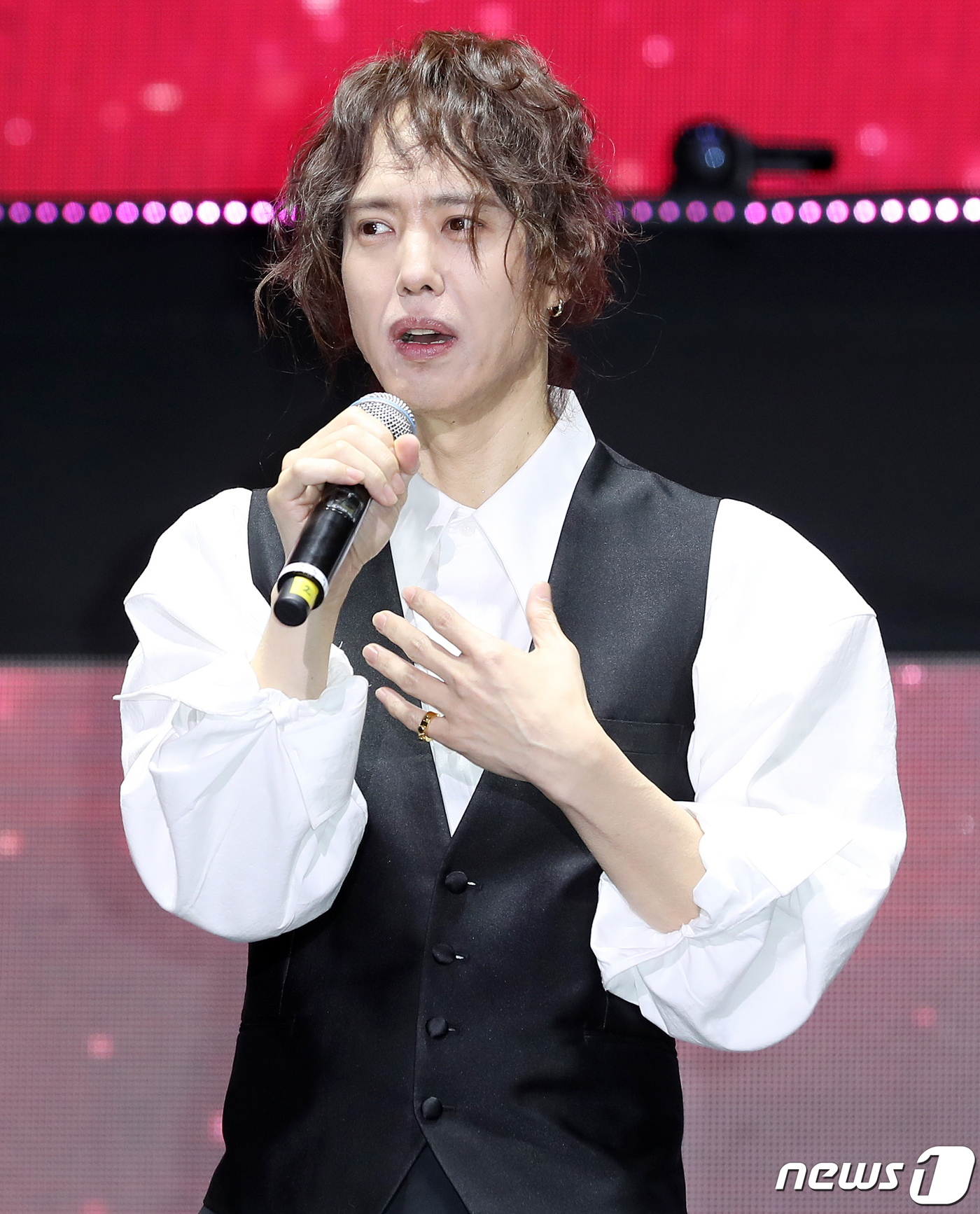 양준일,11일 윤고은의 EBS 북카페 생방송 출연