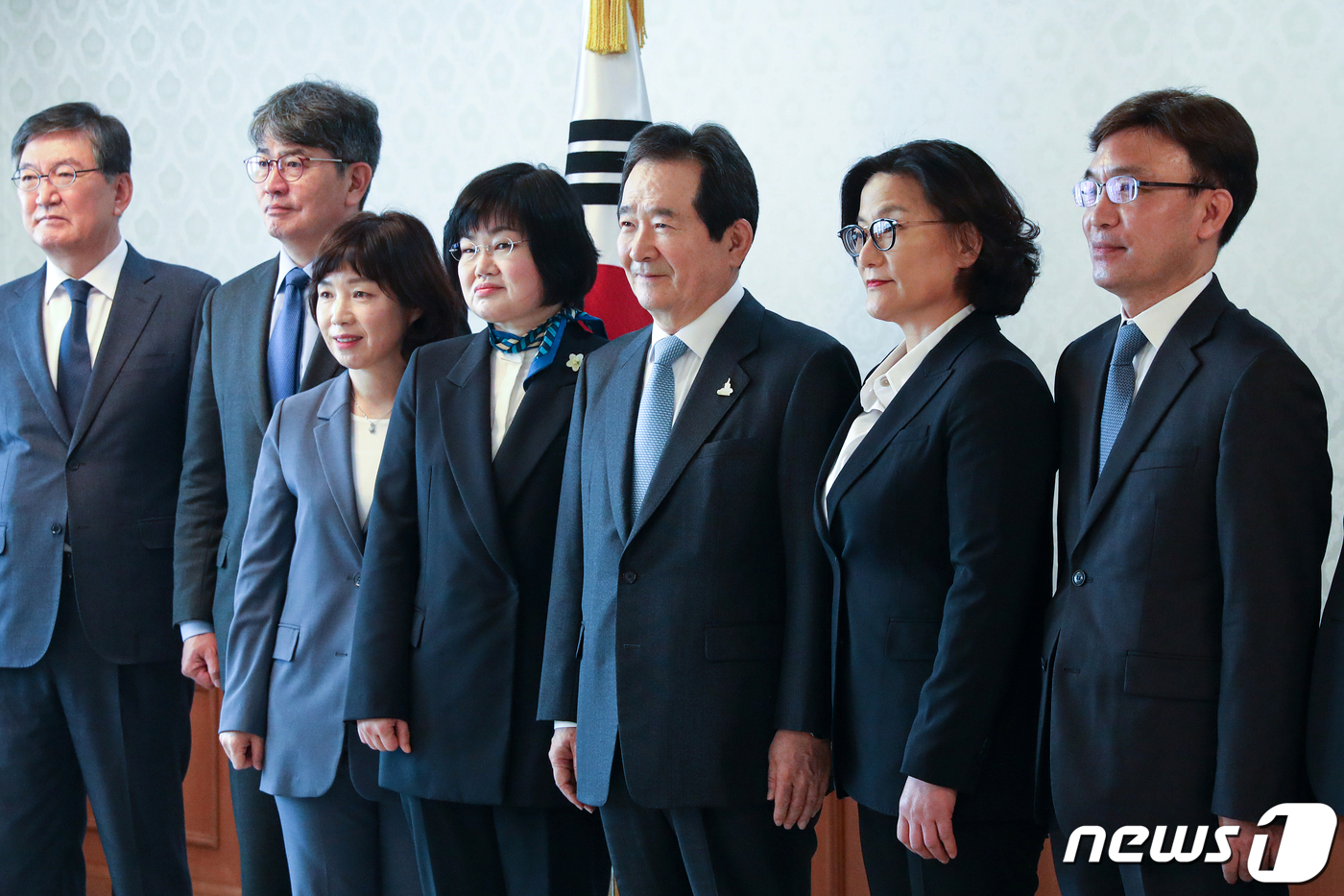 정세균 총리 기반시설 관리위원들과