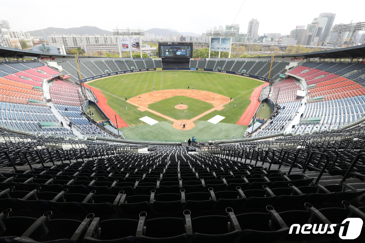 [프로야구 개막D-5] 38일 늦은 팡파르…무관중·강행군, 시즌 내내 변수와 싸운다