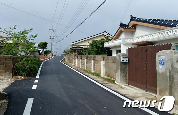 신안군, 요철·균열 심한 섬 마을 도로 대대적 정비