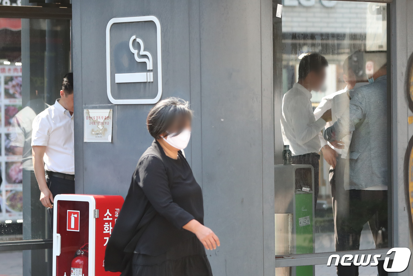 코로나 확산... 흡연 주의