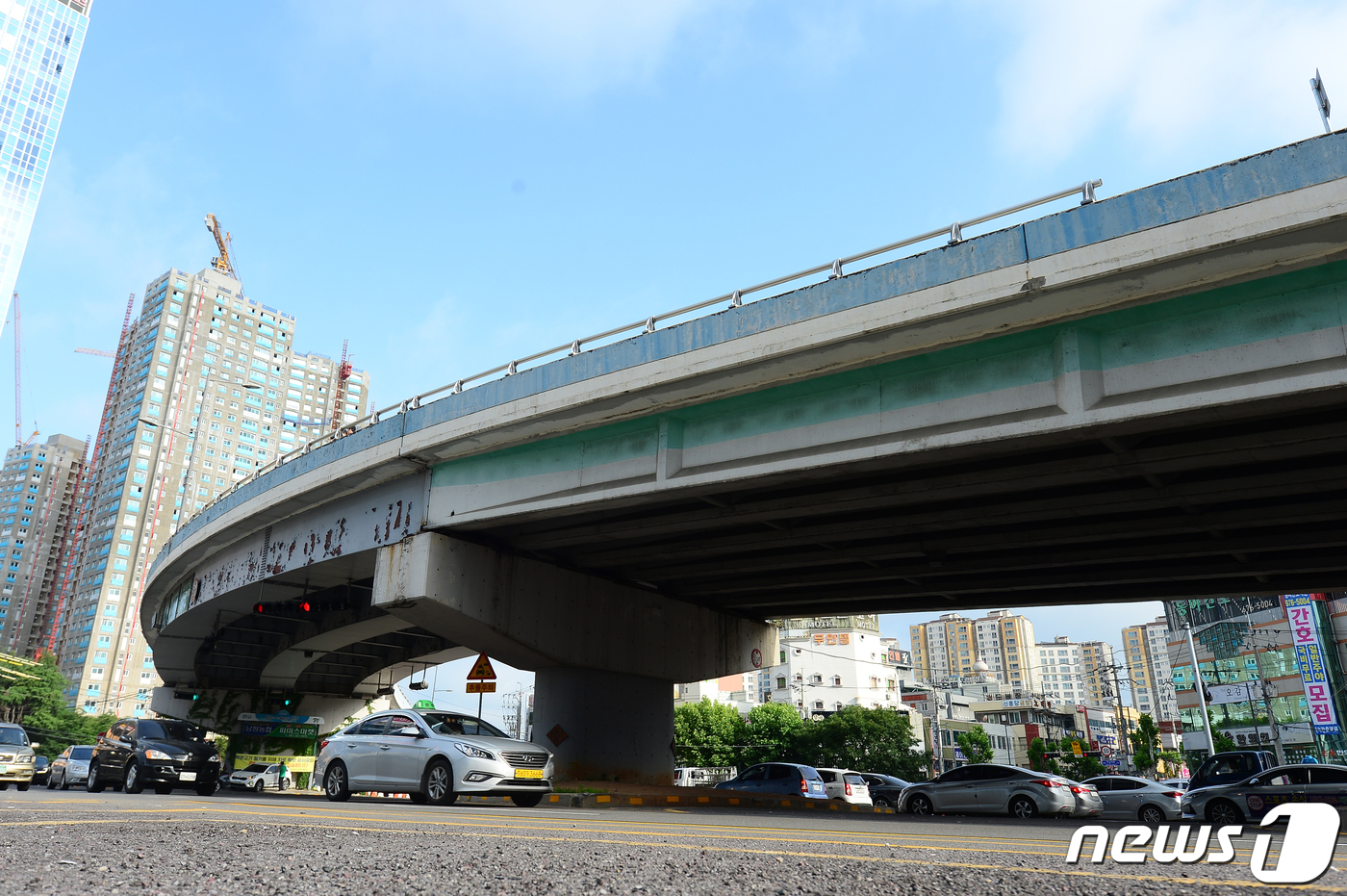백운고가차도 폐쇄…철거공사 시작