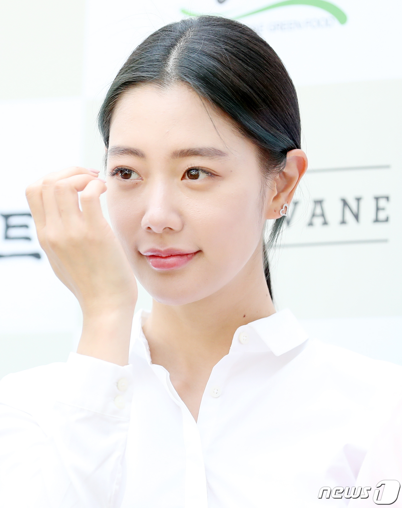 클라라 눈부신 미모