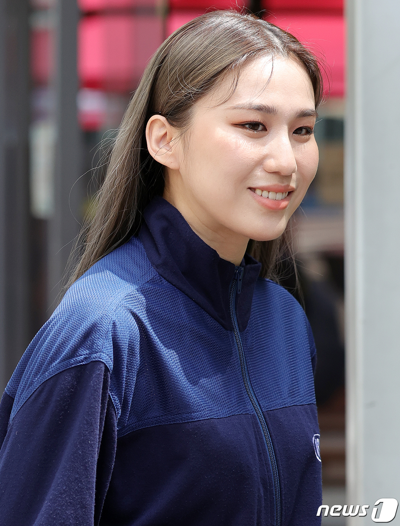 후디 수줍은 미소