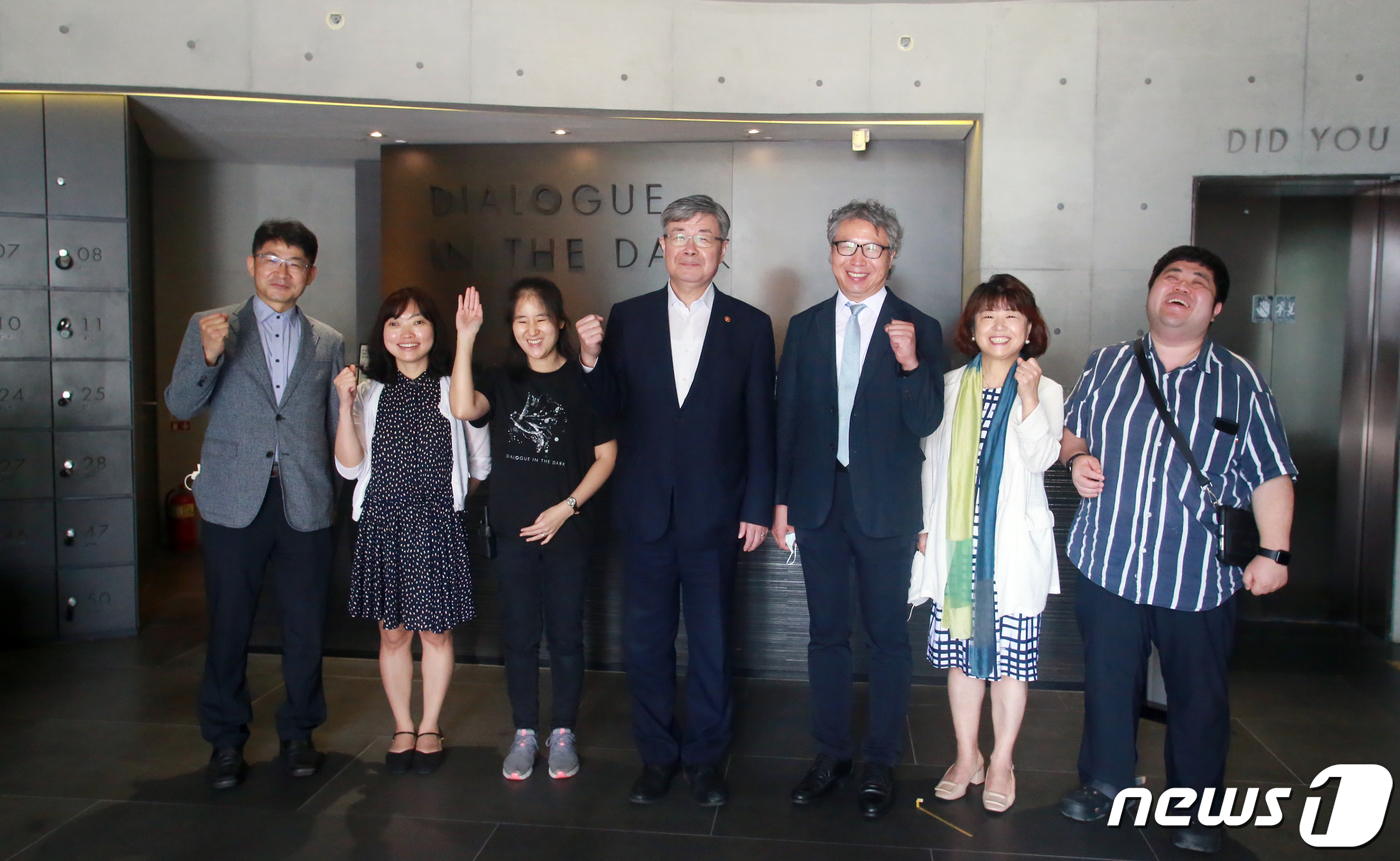 이재갑 고용부장관, 사회적기업 엔비전스 방문간담회