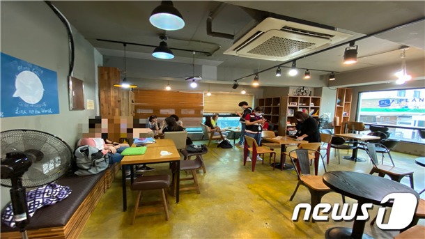 원어민 아니라도 OK 무자격 외국인 138명 불법고용 영어카페 운영