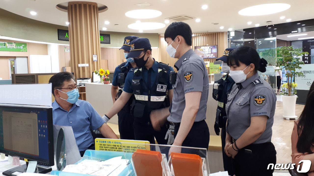 폭언·폭행 등 폭력성 민원 생기면 비상벨 꾹…경찰 출동