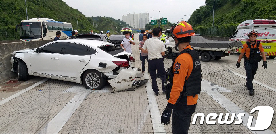 호남고속도로 3중 추돌…참혹한 사고현장