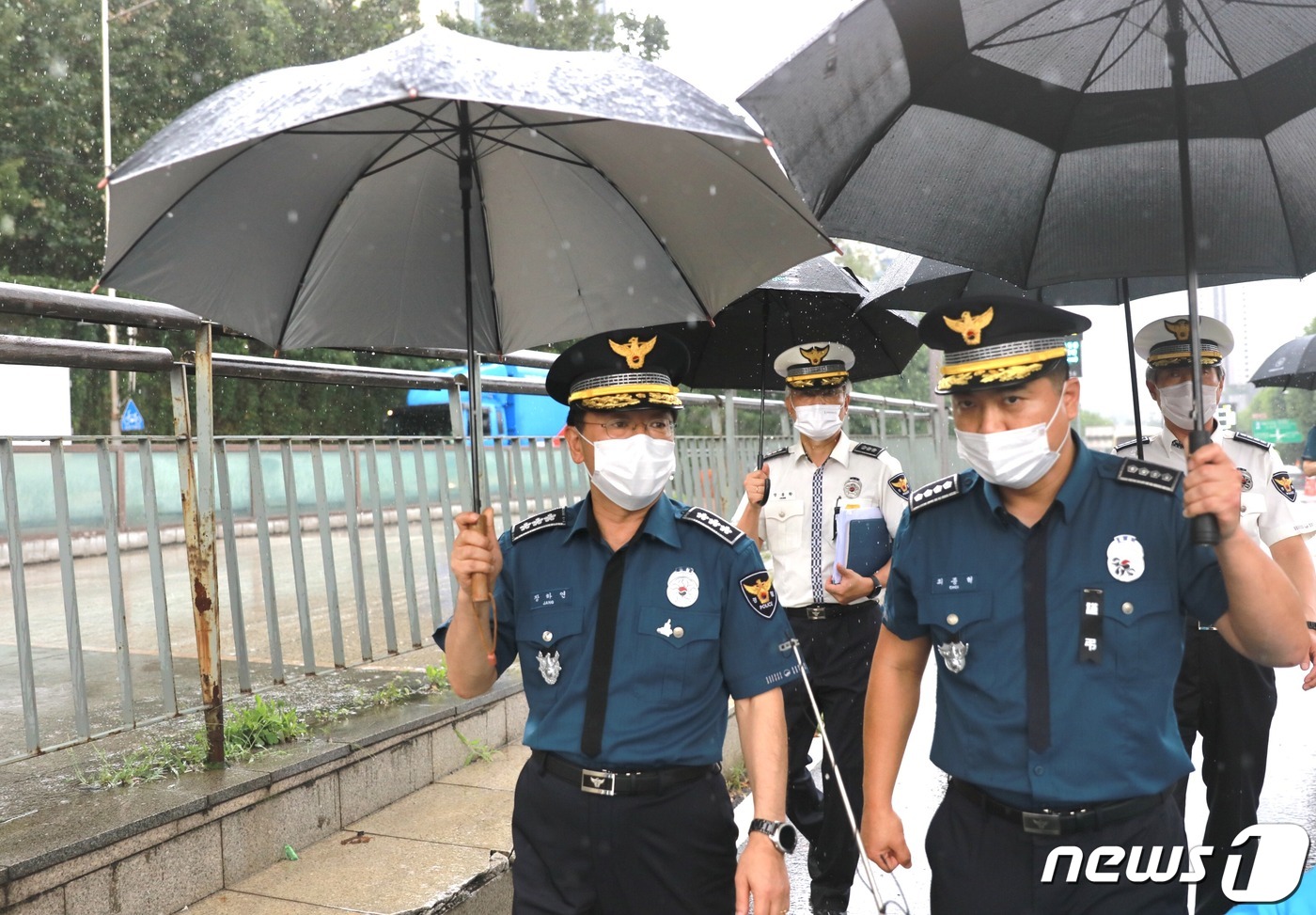 장하연 서울청장, 폭우통제 잠수교와 한강경찰대 방문 격려