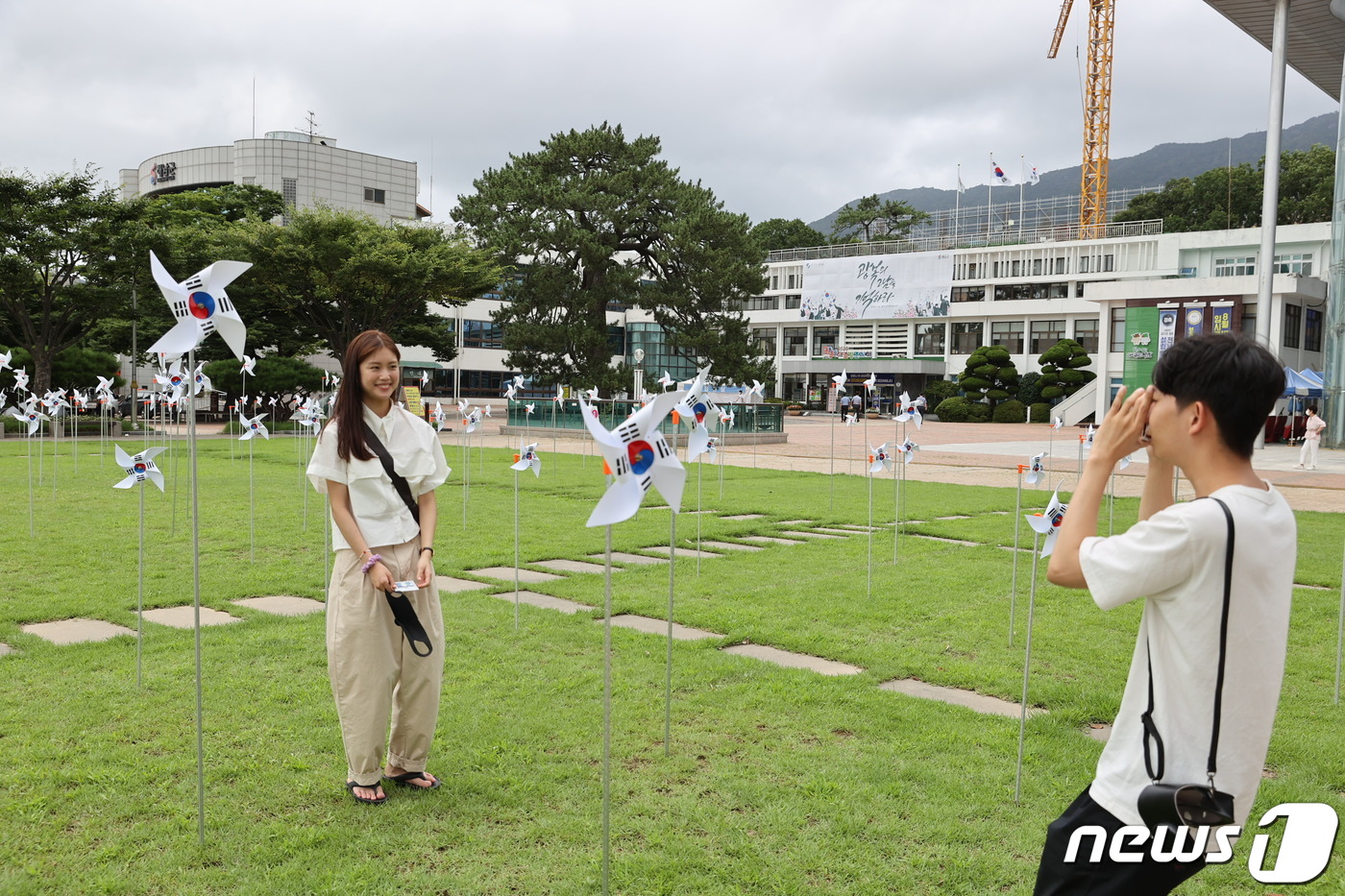 광복절 맞아 해남 군민광장에 태극기 바람개비 400개 설치