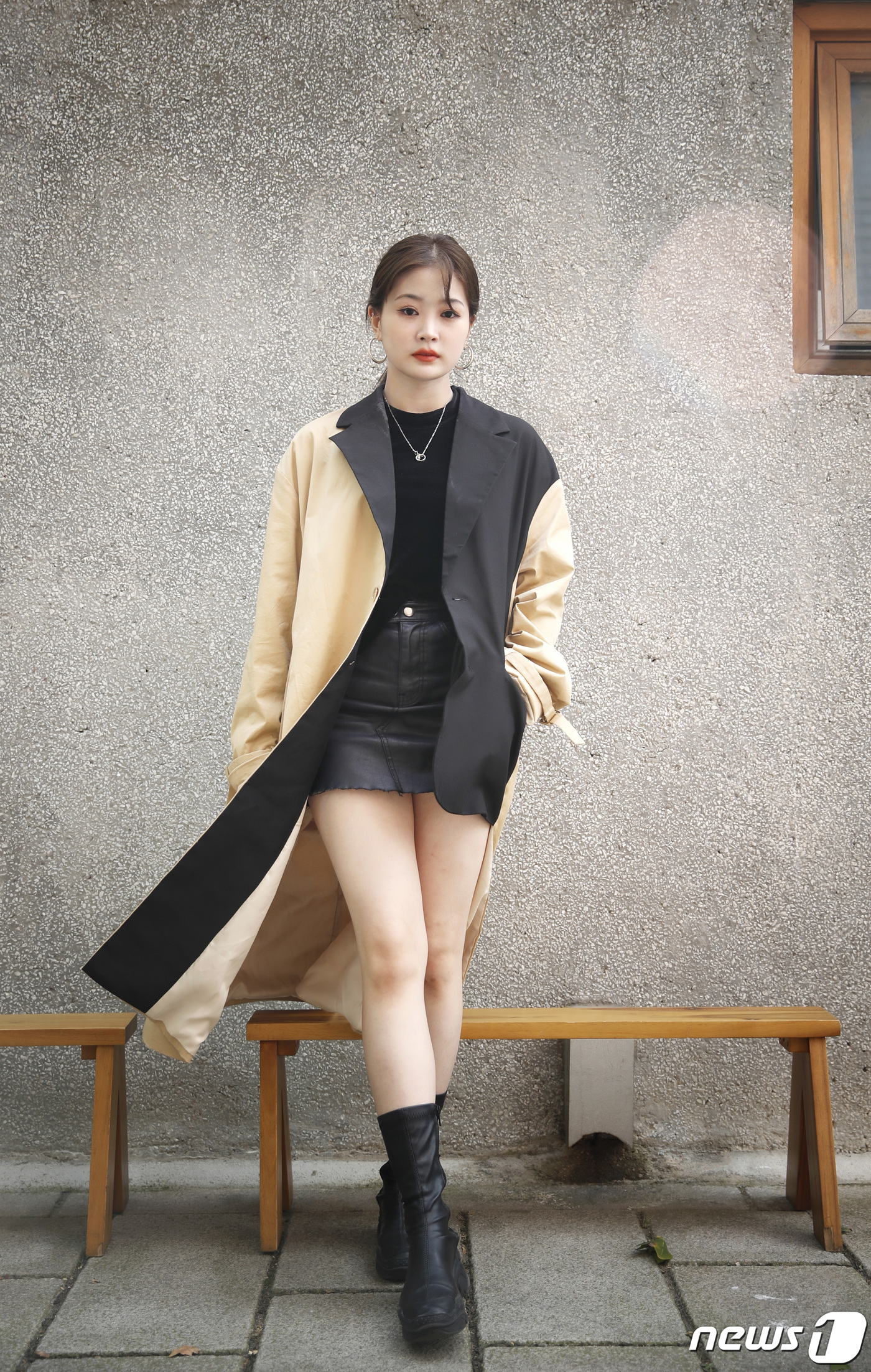 키아라 분위기 있는 가을 여인