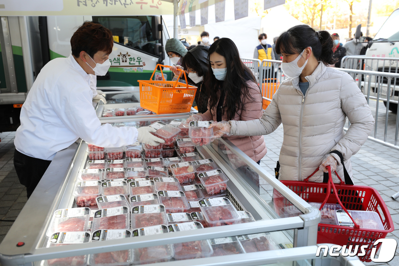 한우 직거래 장터, 거리두며 구입해요
