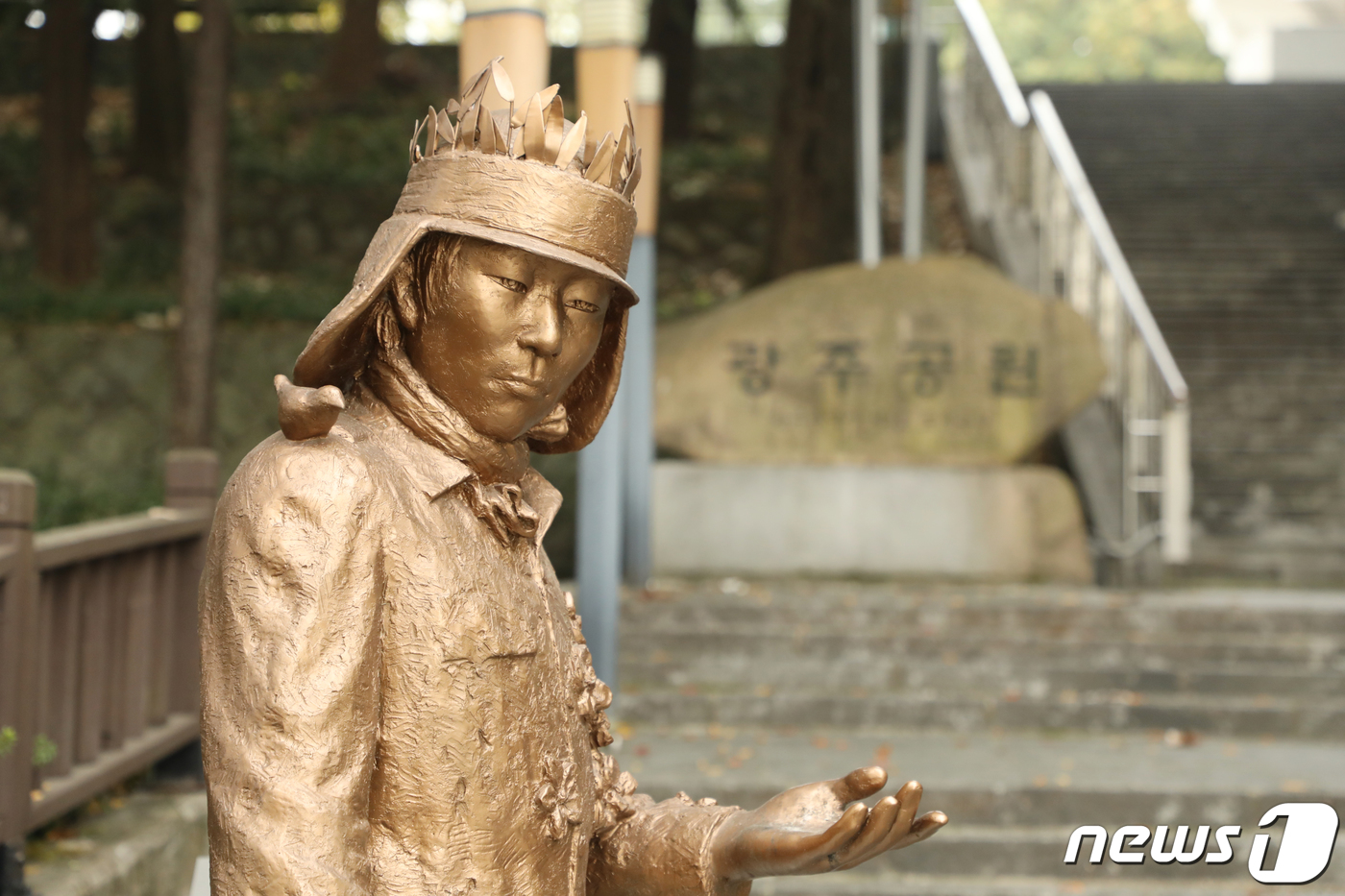 김군 동상 철거되나