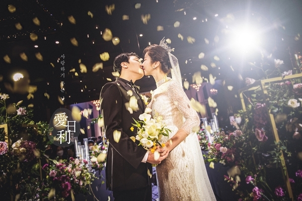 배슬기♥심리섭, 결혼식 본식 화보 공개…달콤 키스
