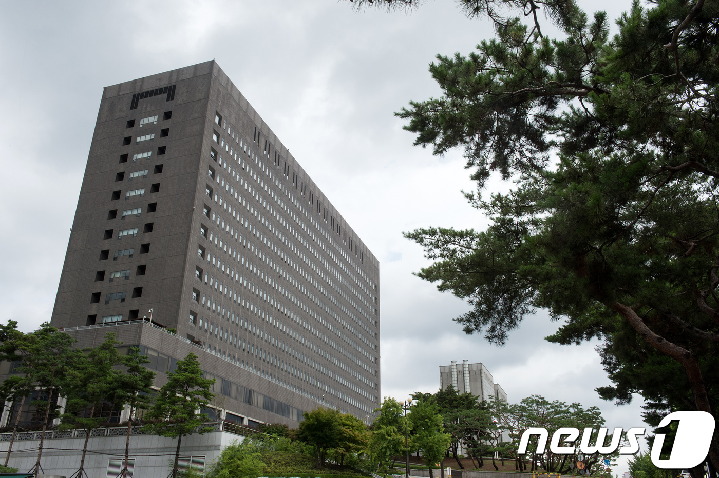 확진 방문자 1차 접촉 서울중앙지검 직원 16명 전원 음성