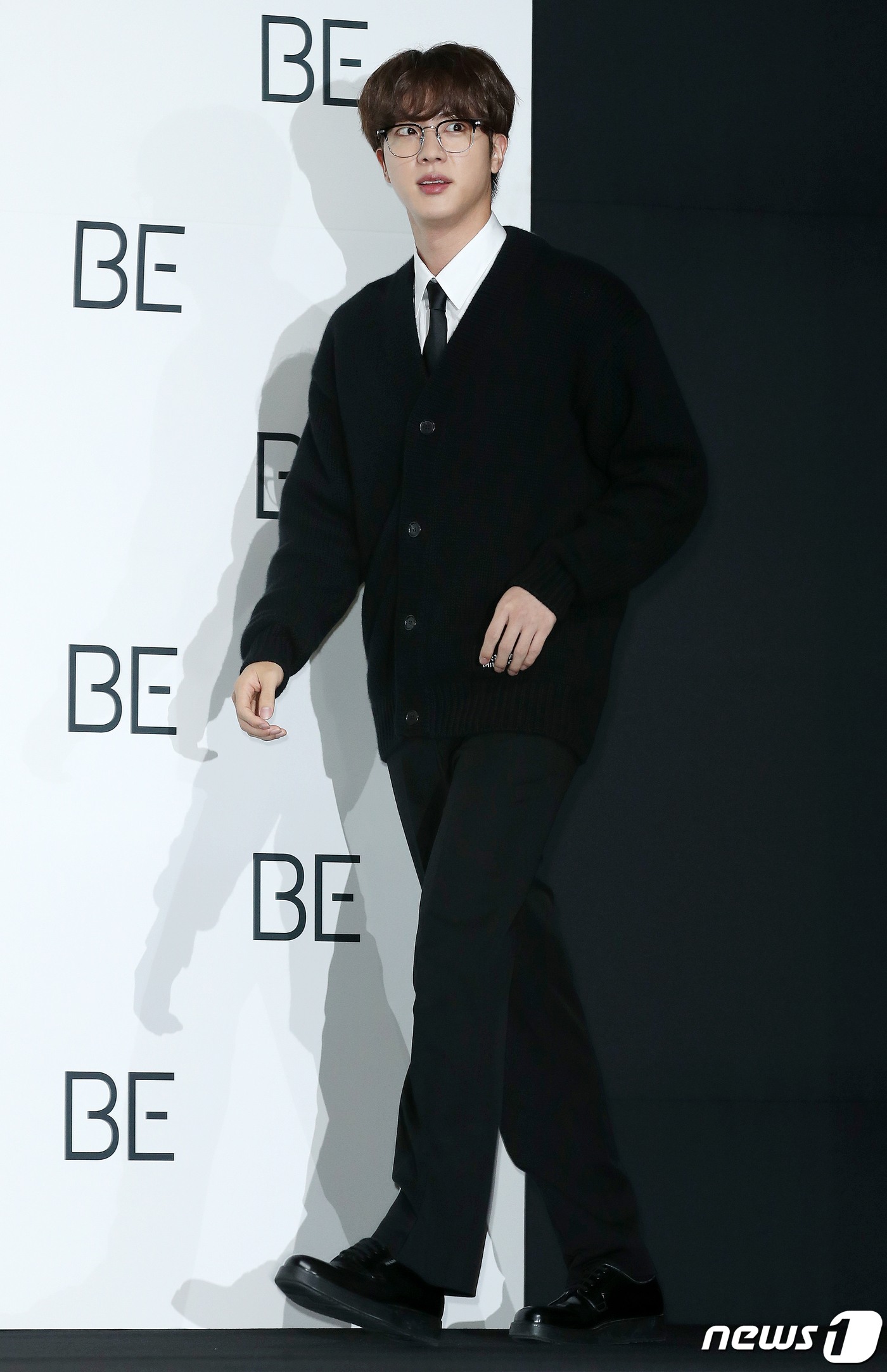 BTS 진 수많은 취재진에 커지는 눈