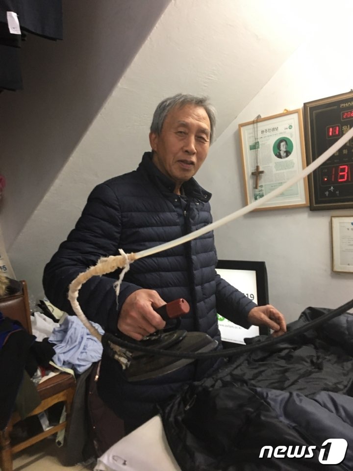 지문도 다 닳아 없어졌지요…60년 외길 세탁명인의 인생