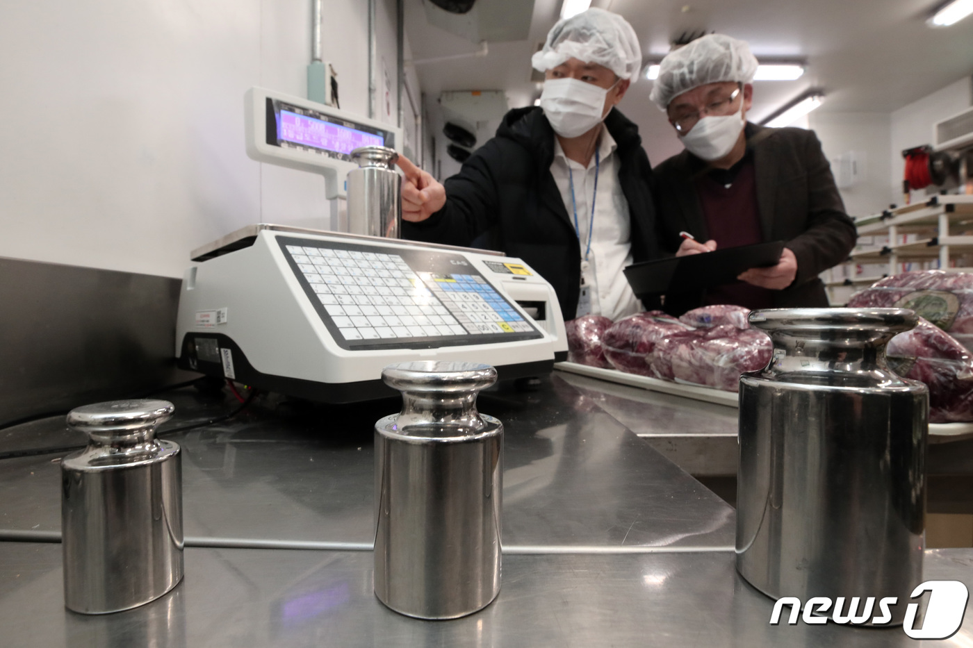 설 앞두고 계량기 점검합니다
