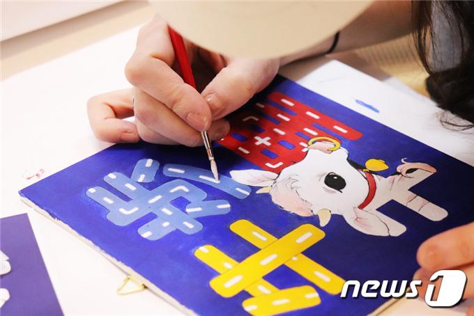 설맞이 전통 체험도 비대면으로…북촌문화센터 세화 만들기