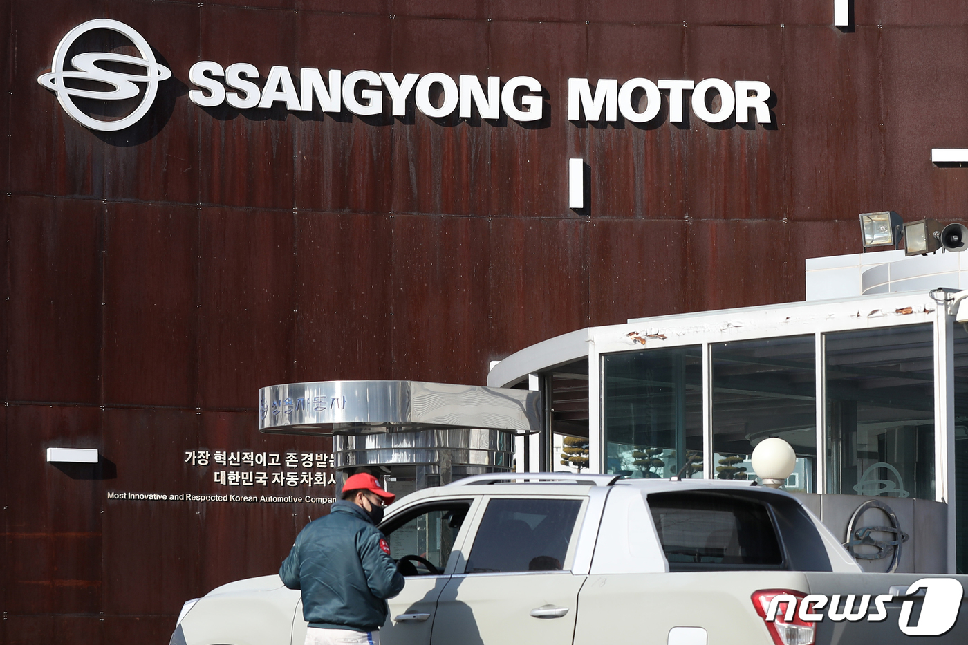 코란도·무쏘 만든 SUV 명가 쌍용차…어쩌다 또 멈춰 섰나