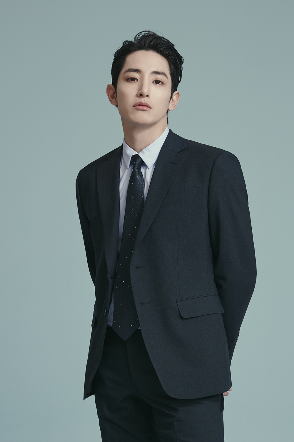 신원 남성복 파렌하이트, 배우 이수혁 봄·여름 화보 공개