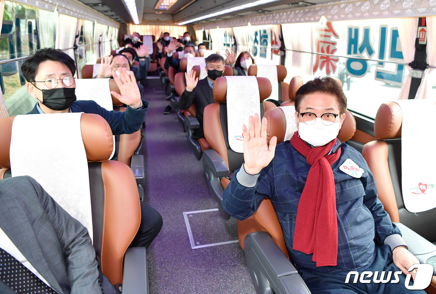 새바람 행복버스 타고 민생투어 나선 이철우 경북지사
