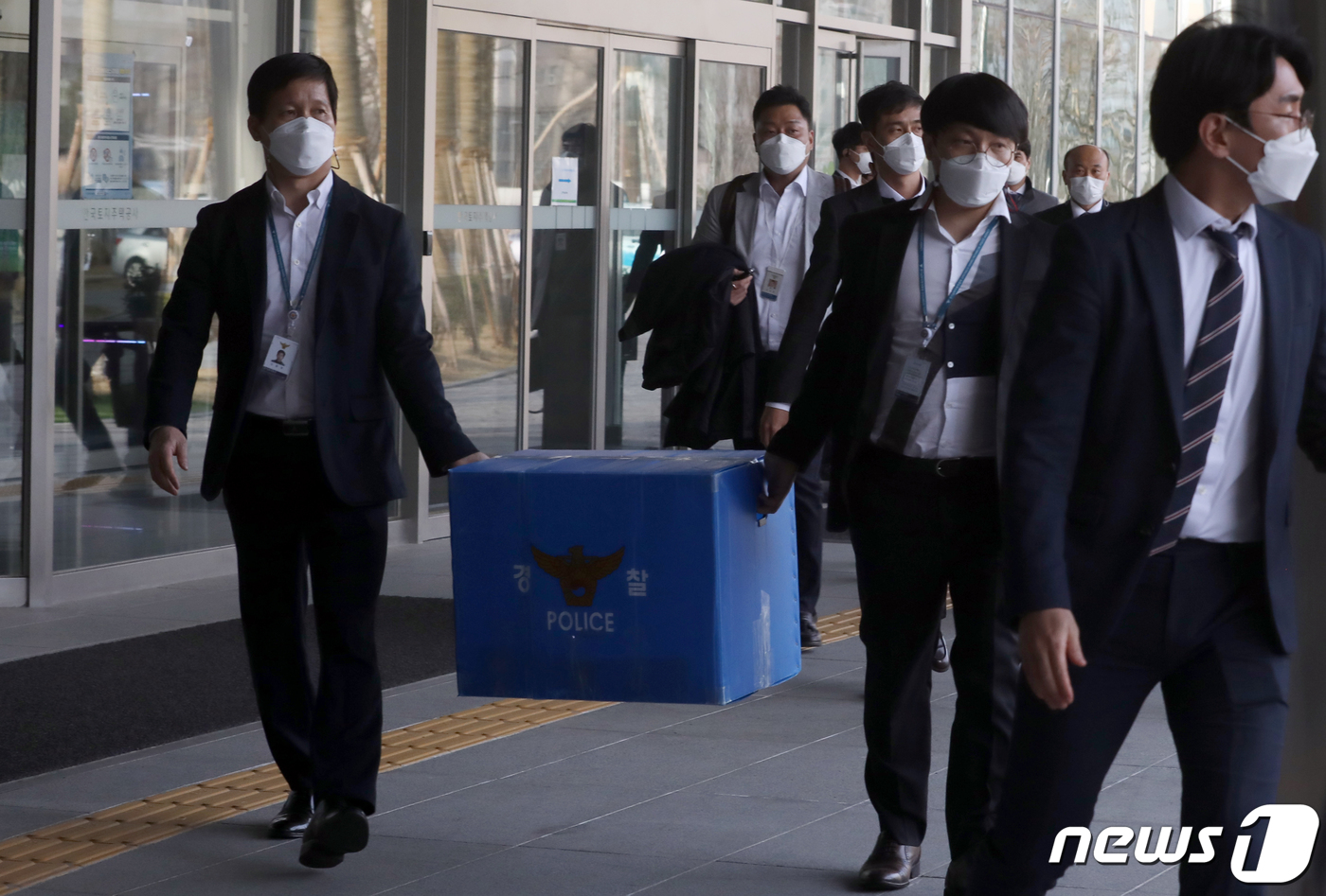 LH 본사 2차 압수수색 마친 경찰