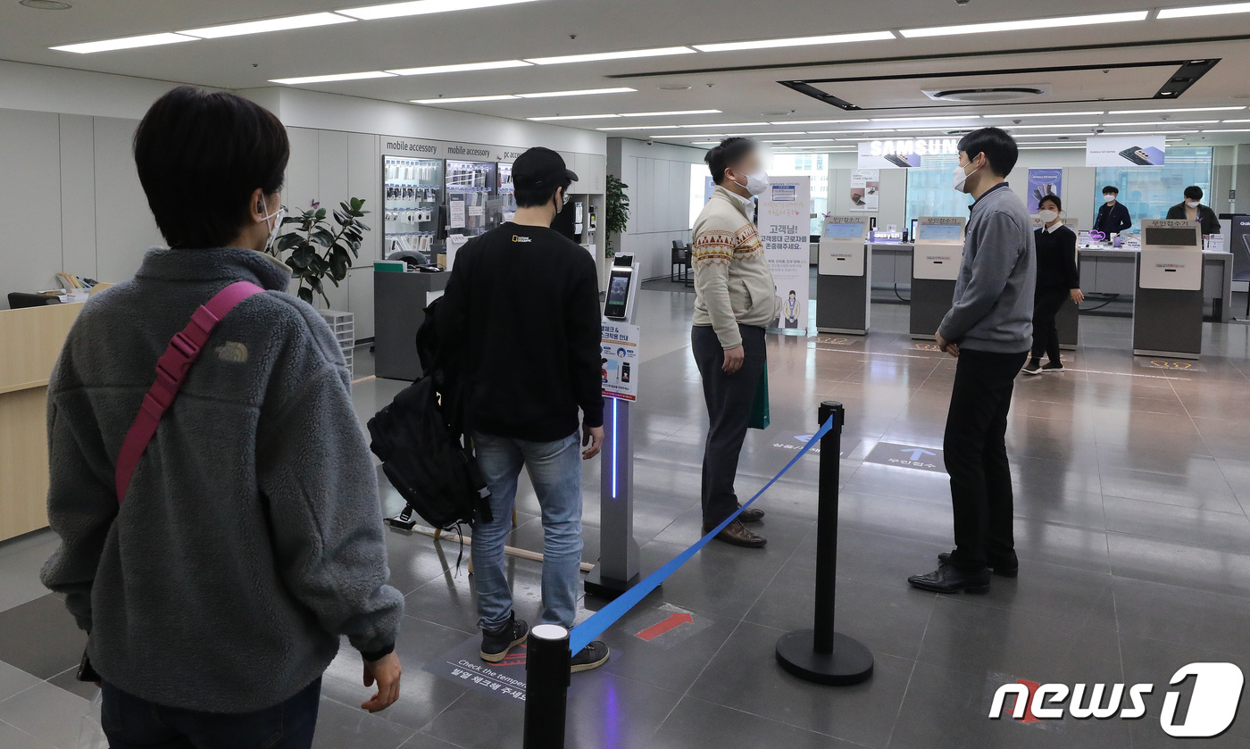 삼성전자서비스센터 찾은 고객들