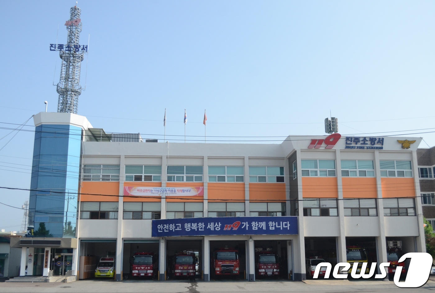 백신 맞고 레벨D 방호복 입었는데…확진자 이송 소방관 양성