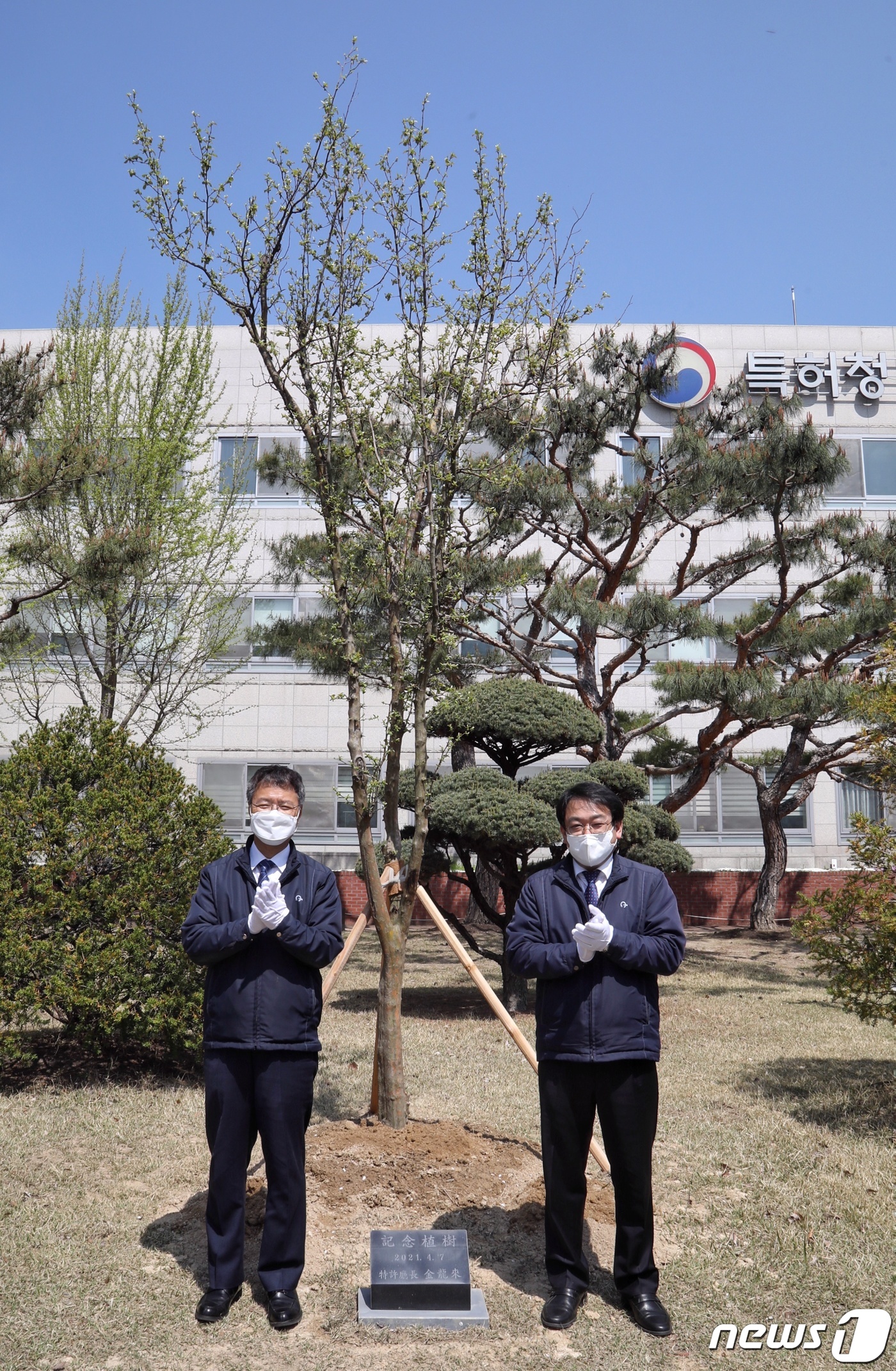 김용래 특허청장, 국제지식재산연수원 식수