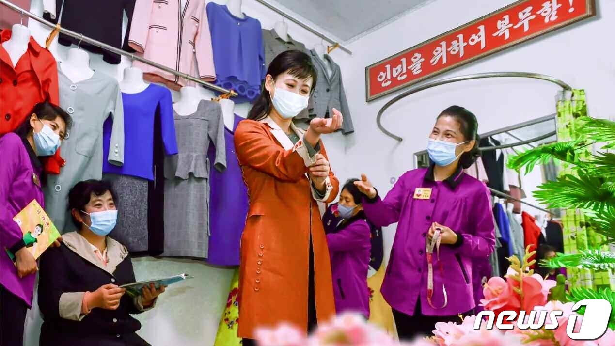 북한 민족적 정서와 기호, 특성에 맞는 계절옷으로 옷차림 강조