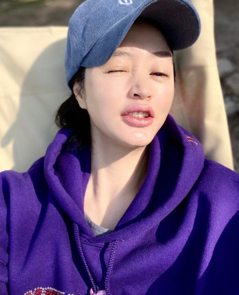 [N샷] 김혜수, 후드티·모자 소화…애교 윙크에 장꾸 매력 반전
